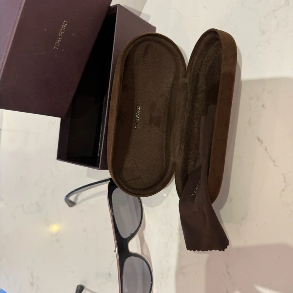 Tom Ford Aviator Sunglasses with Gold Trim and Dark Lenses - Picture 2 of 2